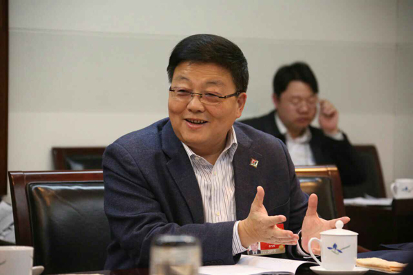 肖伟接受《人民日报》采访：进一步改进药品集中采购管理机制