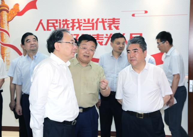 省人大常委会常务副主任李小敏一行 莅临pa视讯药业调研